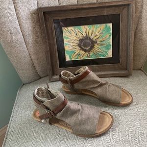 NWOT Blow Fish sandals
